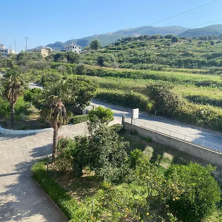 Πανσιόν Dini Radhimë